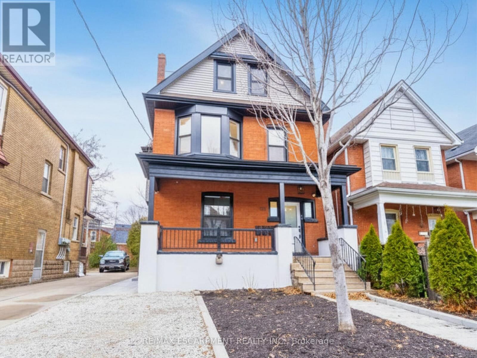 Property Photo:  204 Balsam Avenue South  ON L8M 3B8 