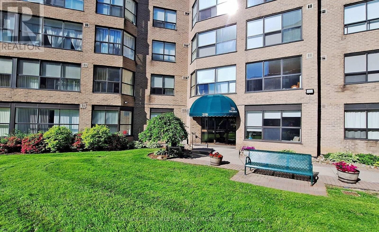 Photo de la propriété:  250 Davis Drive 909  ON L3Y 7T7 