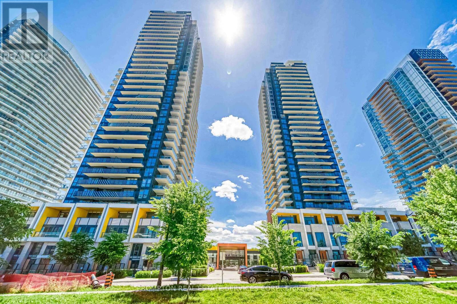 Property Photo:  85 McMahon Drive 3108  ON M2K 0H1 