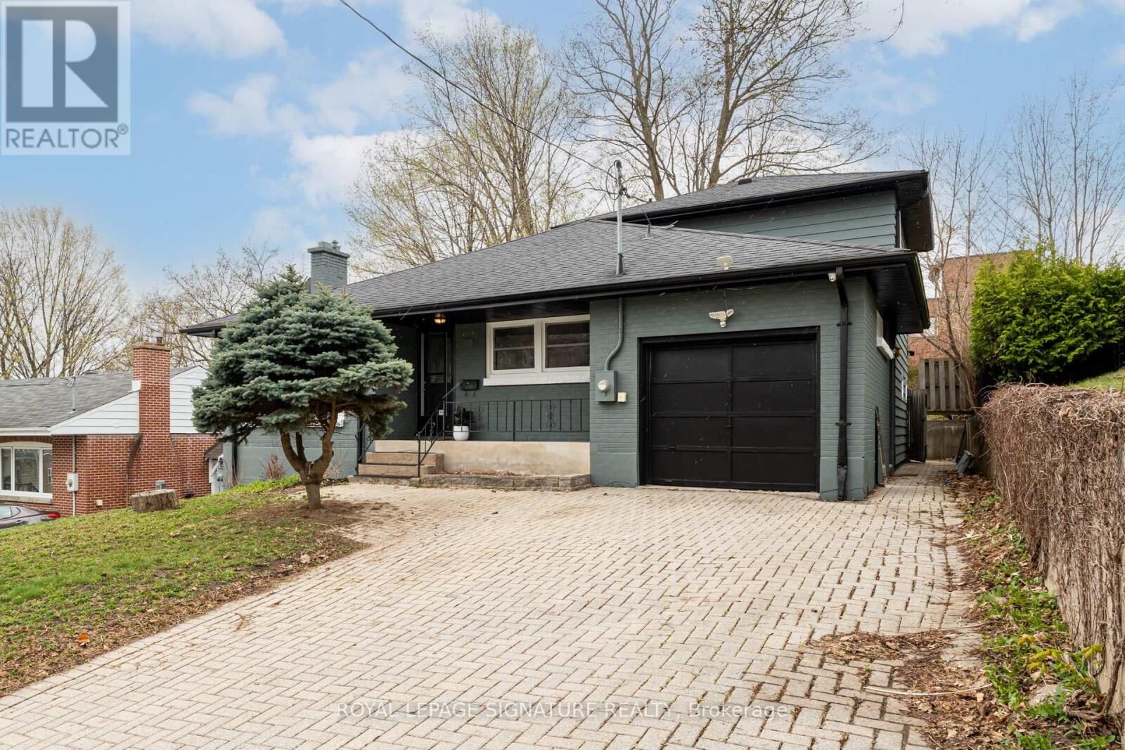 Property Photo:  22 Drury Lane Main  ON L4M 3C6 