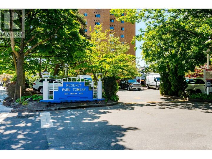 Property Photo:  6631 Minoru Boulevard 1504  BC V6Y 1Z1 