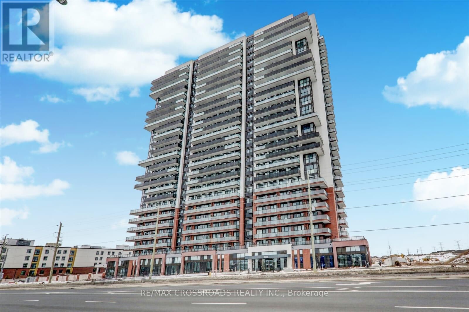 Property Photo:  2550 Simcoe Street North 1021  ON L1L 0R5 