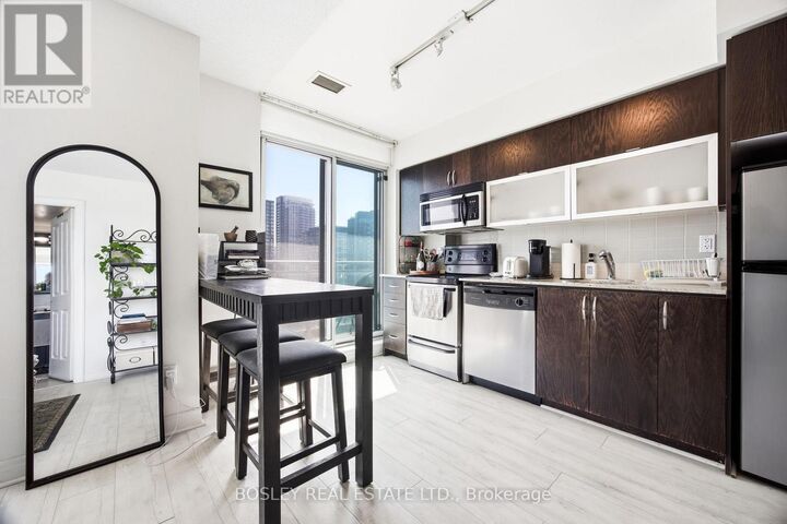 Property Photo:  80 Western Battery Road North 1709  ON M6K 3S1 