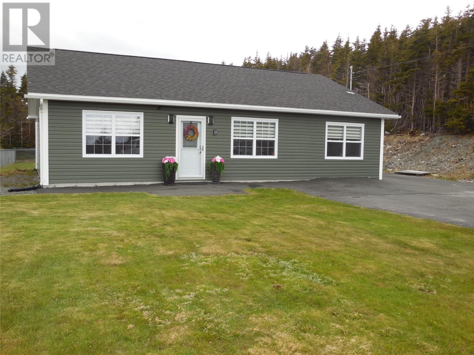 Property Photo:  9 Johnathan Heights  NL A1M 2E2 