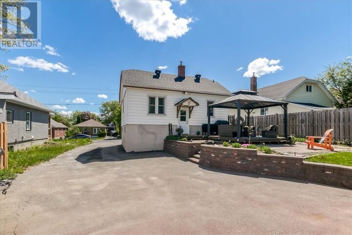 Property Photo:  405 Albinson  ON P3C 3W6 
