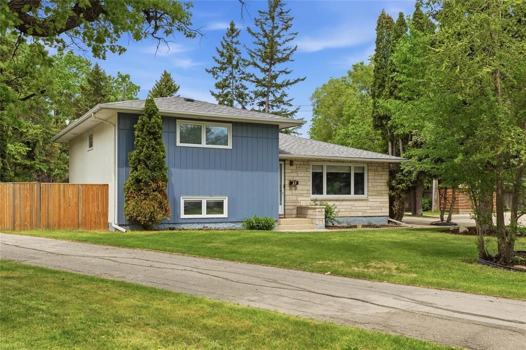 Property Photo:  33 Weaver Bay  MB R2M 2G5 
