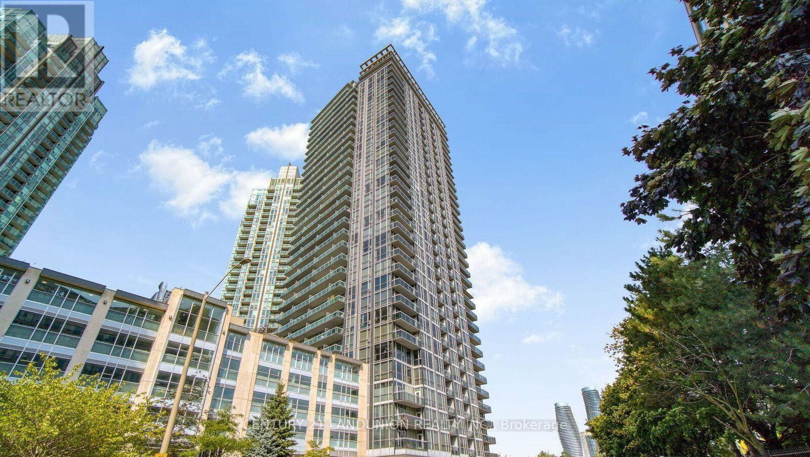 Property Photo:  223 Webb Drive 2113  ON L5B 4P2 