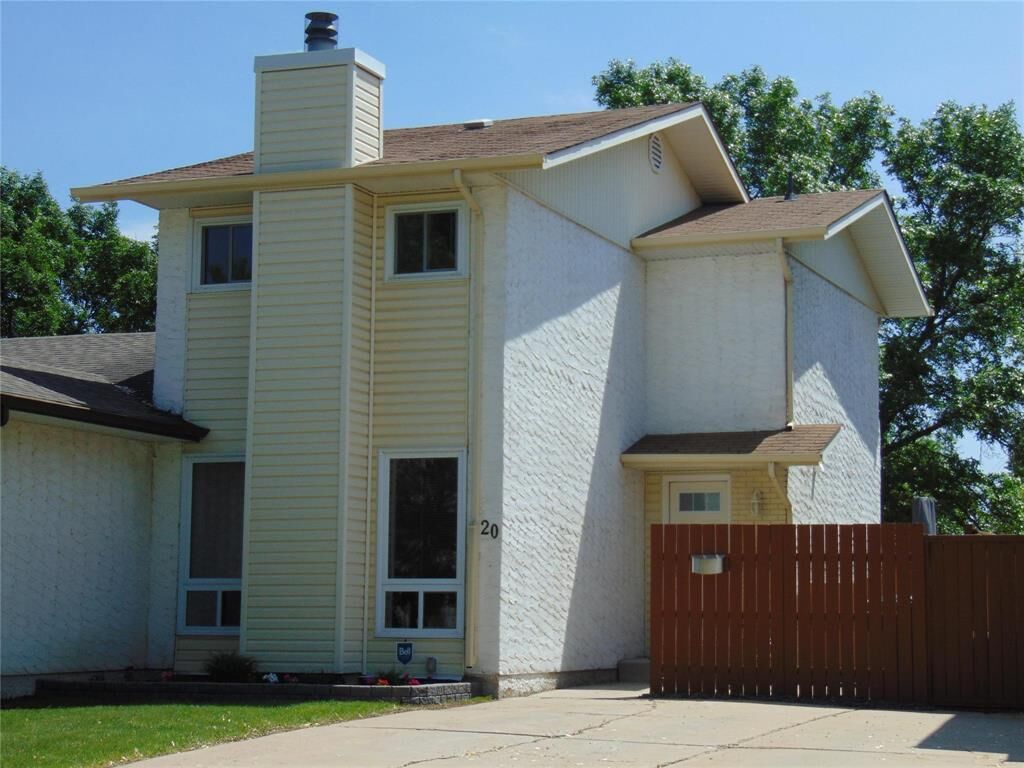 Property Photo:  20 Callum Crescent  MB R2G 2C8 