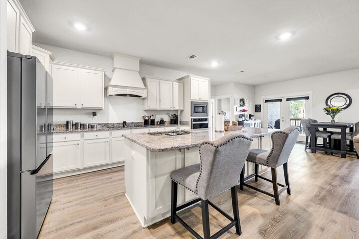 Property Photo: 6001 Fiori Drive FL 32539