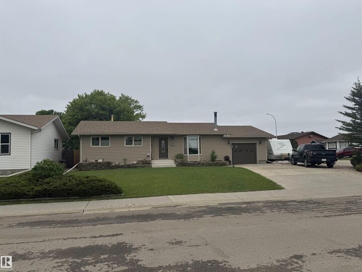 Photo de la propriété: 4502 55 Avenue AB T9C 1E1