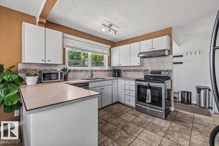 Property Photo: 135 Homestead Crescent NW AB T5A 2Y1
