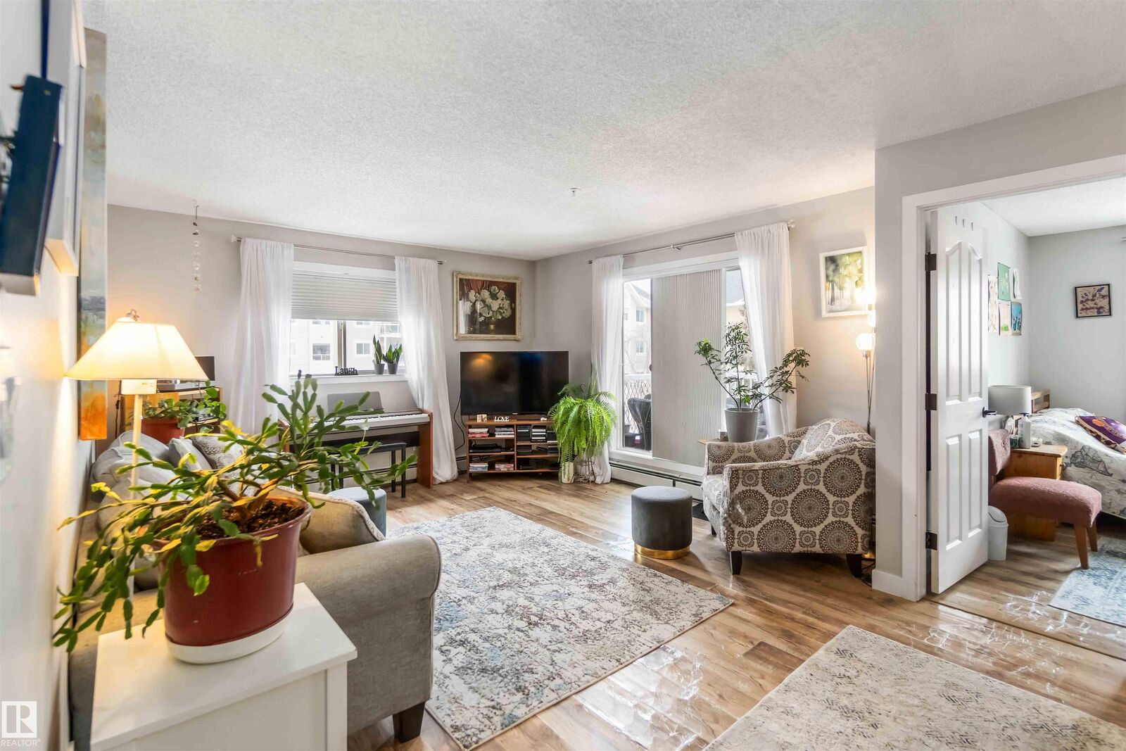 Property Photo:  17447 98A Avenue NW  AB T5T 6M4 
