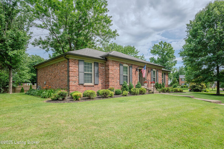 Property Photo:  10508 Larkhall Ct  KY 40223 