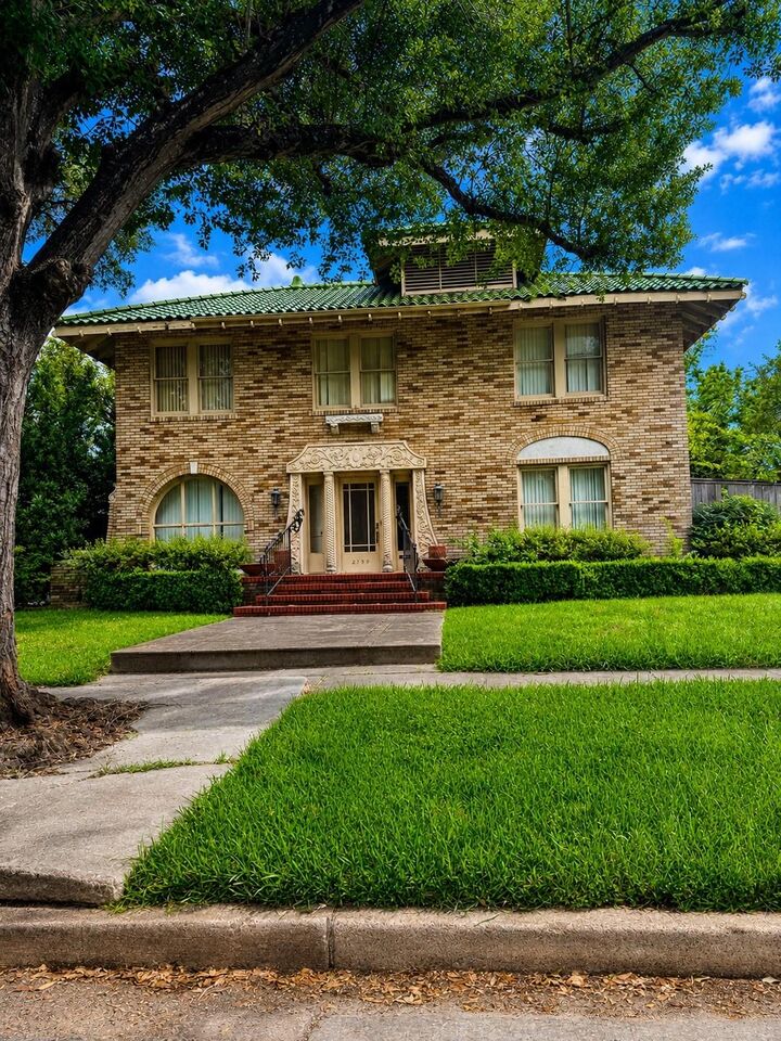 Property Photo:  2139 Quenby Street  TX 77005 