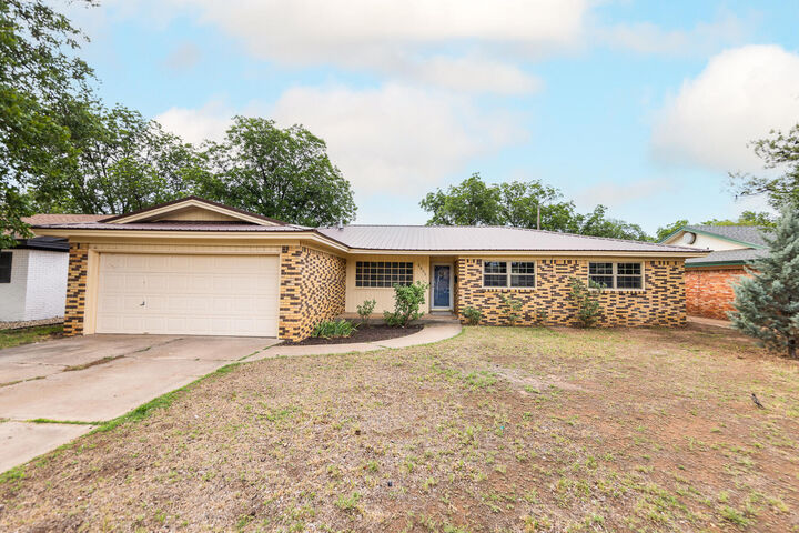 Property Photo: 6805 Avenue W TX 79412