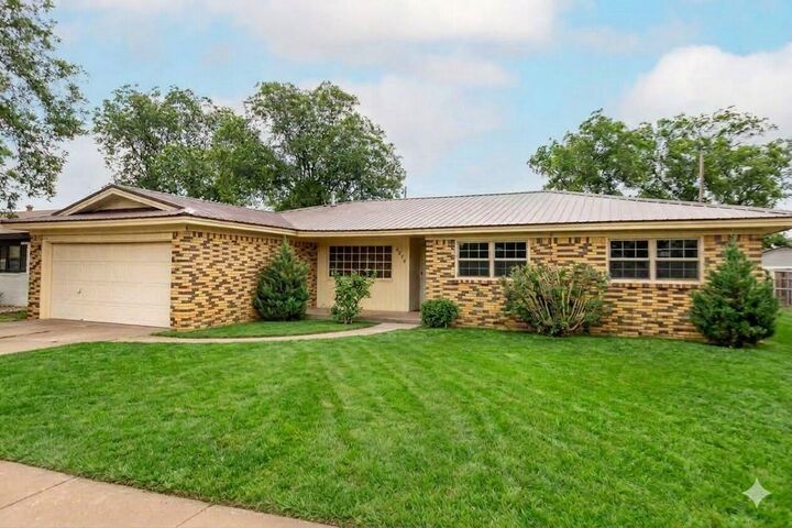 Property Photo:  6805 Avenue W  TX 79412 