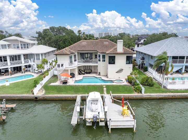 Property Photo:  2853 Seabreeze Drive S  FL 33707 