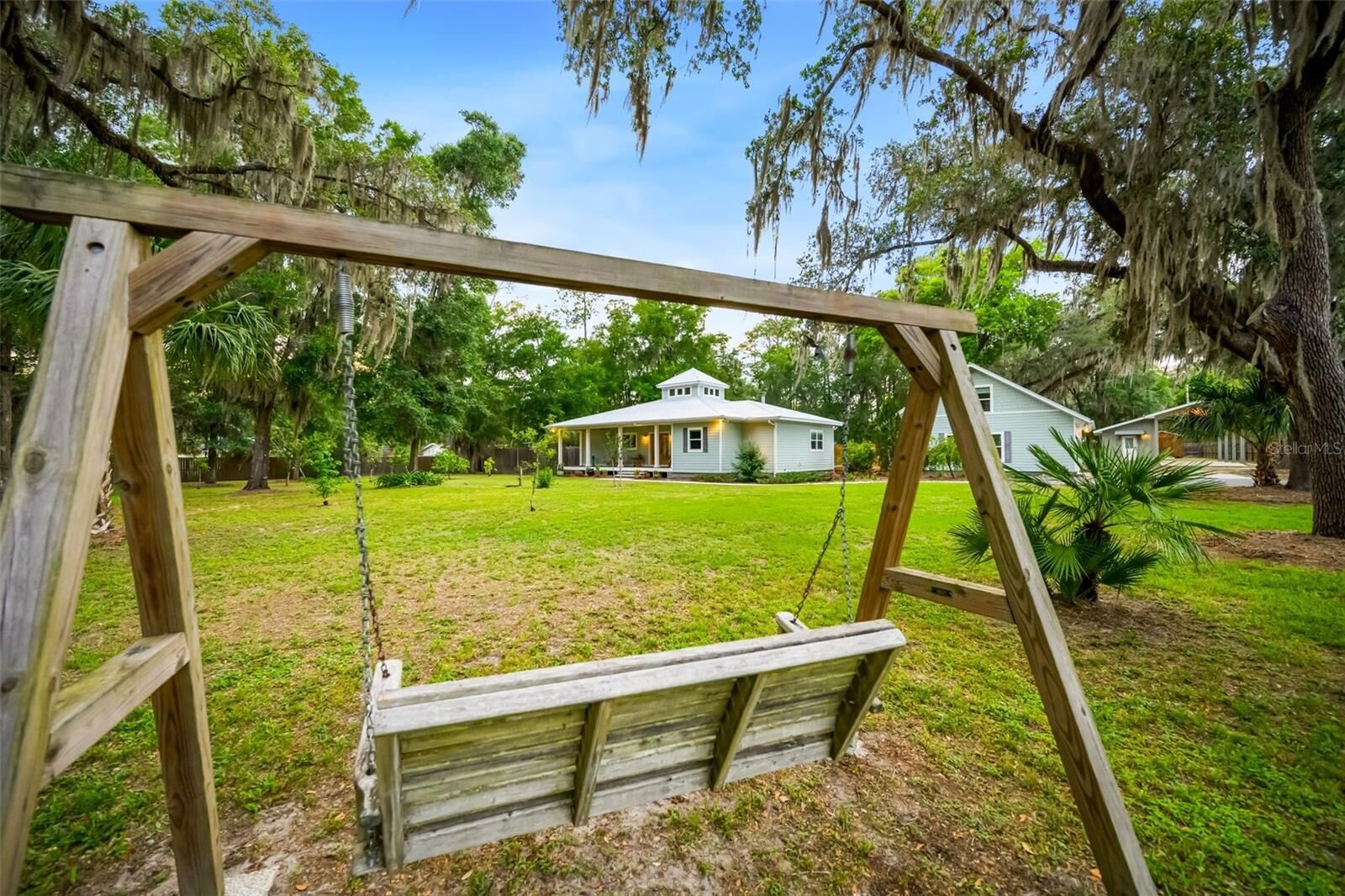 Property Photo: 2604 NW 31st Avenue FL 32605