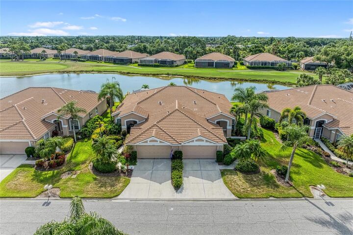 Property Photo: 9532 Forest Hills Circle FL 34238