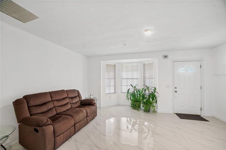 Property Photo: 201 Great Yarmouth Court FL 34758