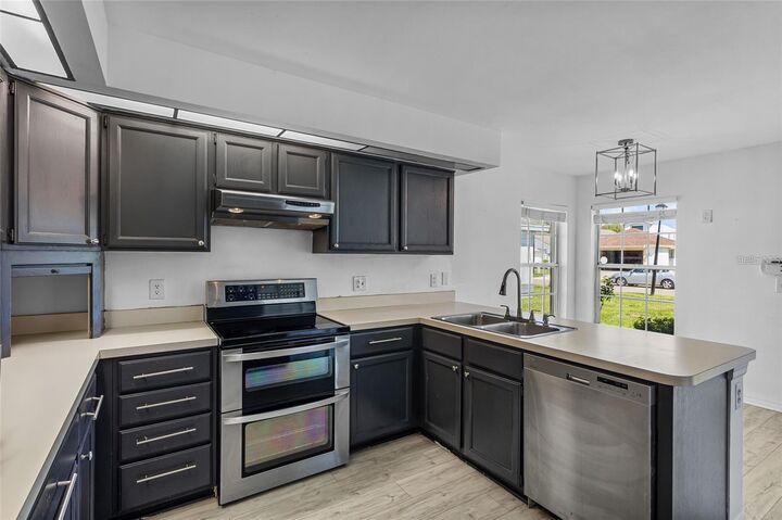 Property Photo:  5673 Parkview Lake Drive  FL 32821 
