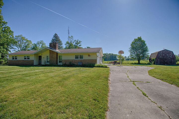 Property Photo:  3990 26 1/2 Mile Road  MI 49245 