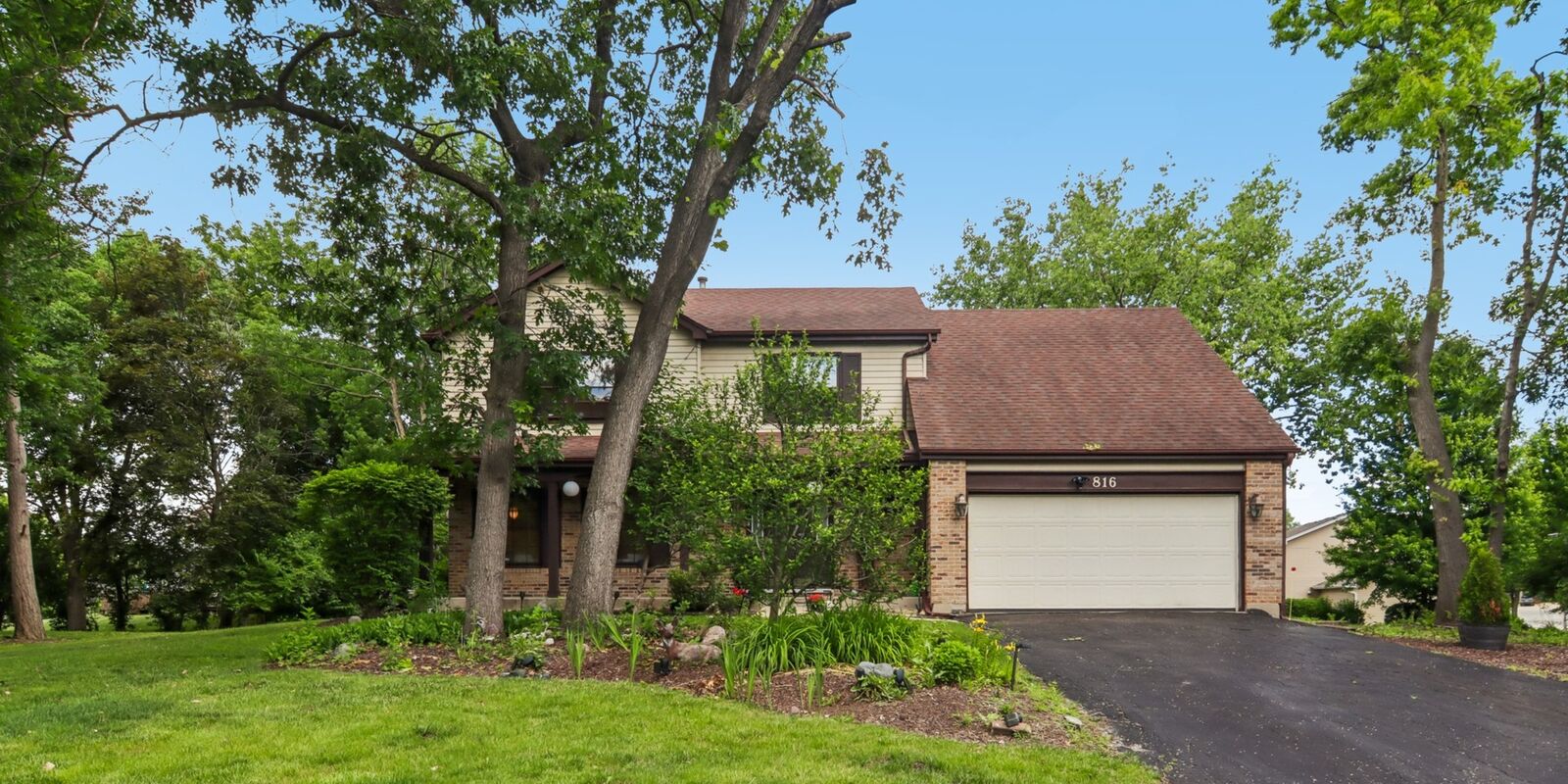 Property Photo:  816 Bonnie Brae Lane  IL 60440 
