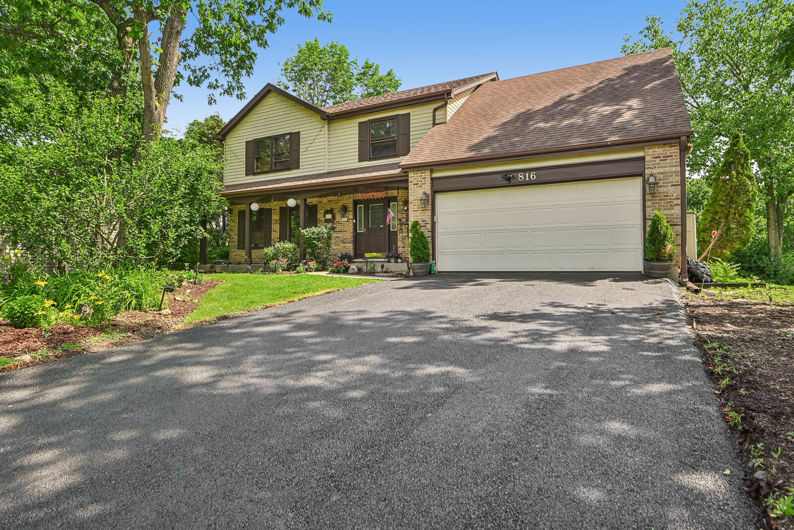 Property Photo:  816 Bonnie Brae Lane  IL 60440 