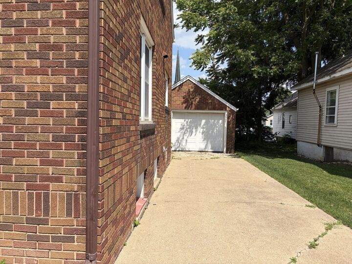 Property Photo: 1008 Joliet Street IL 61301