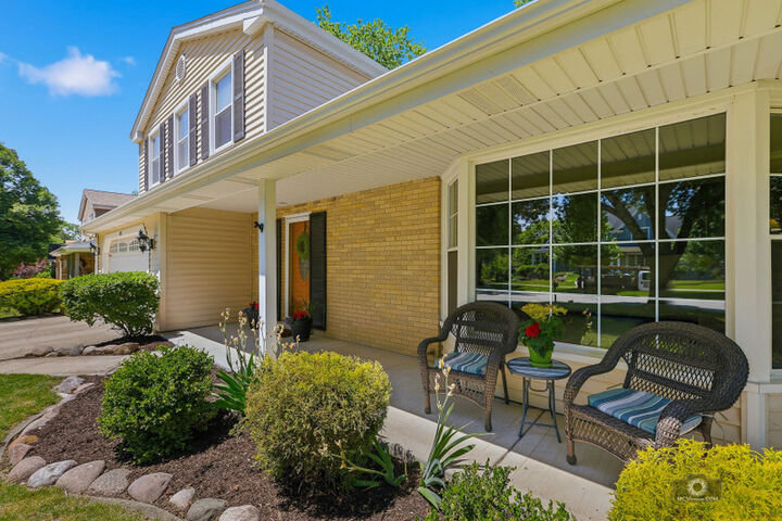 Property Photo:  619 E Bauer Road  IL 60563 