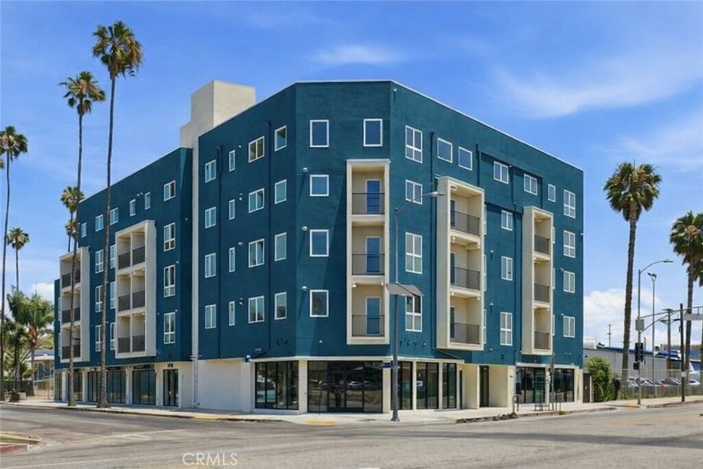 Property Photo:  1818 S Norton Avenue 309  CA 90018 