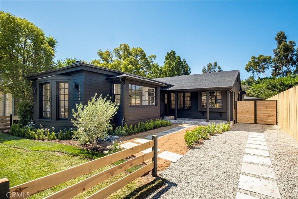 Property Photo:  11110 Landale Street  CA 91602 