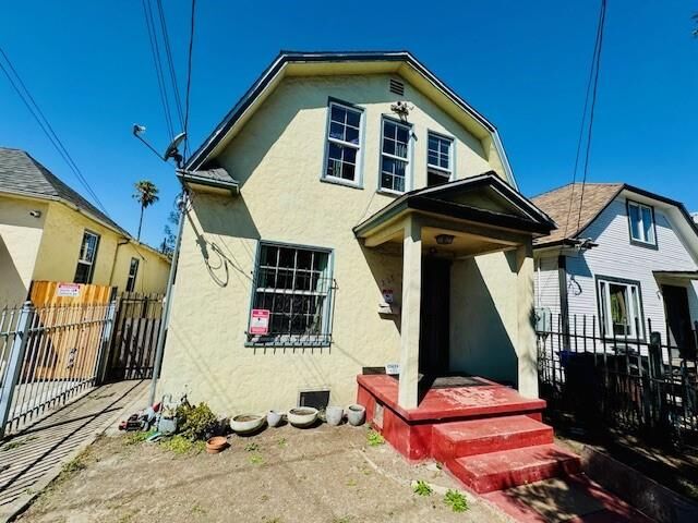 Property Photo:  227 15th Street  CA 94801 