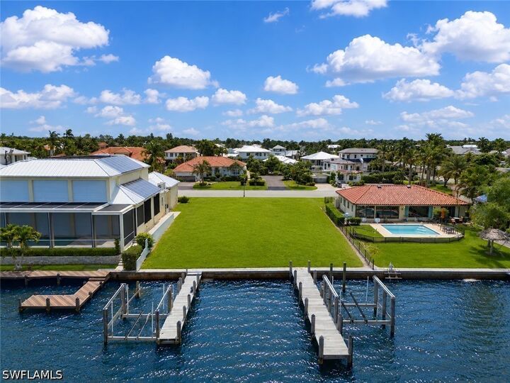 Property Photo: 1535 Dolphin Lane FL 34102