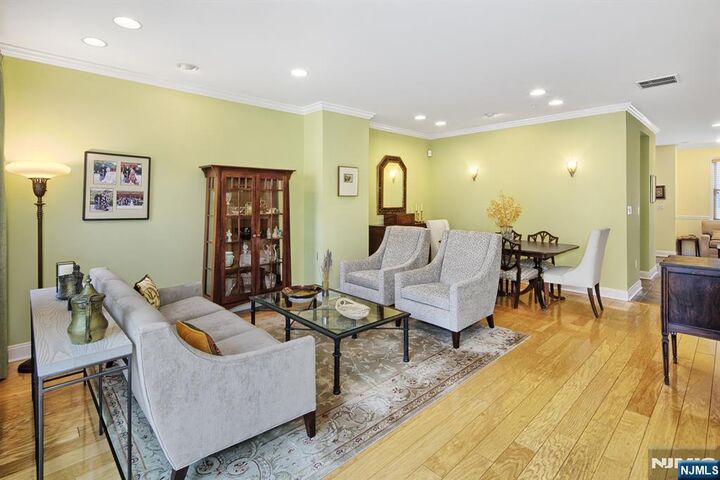 Property Photo:  377 Kingston Court  NJ 07093 