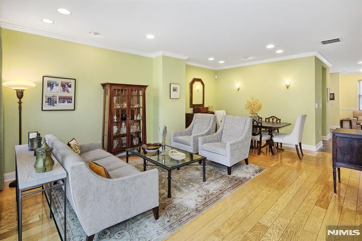 Property Photo:  377 Kingston Court  NJ 07093 