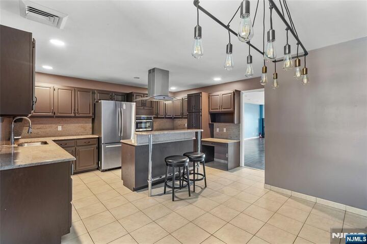 Property Photo:  300 Gorge Road 2  NJ 07010 