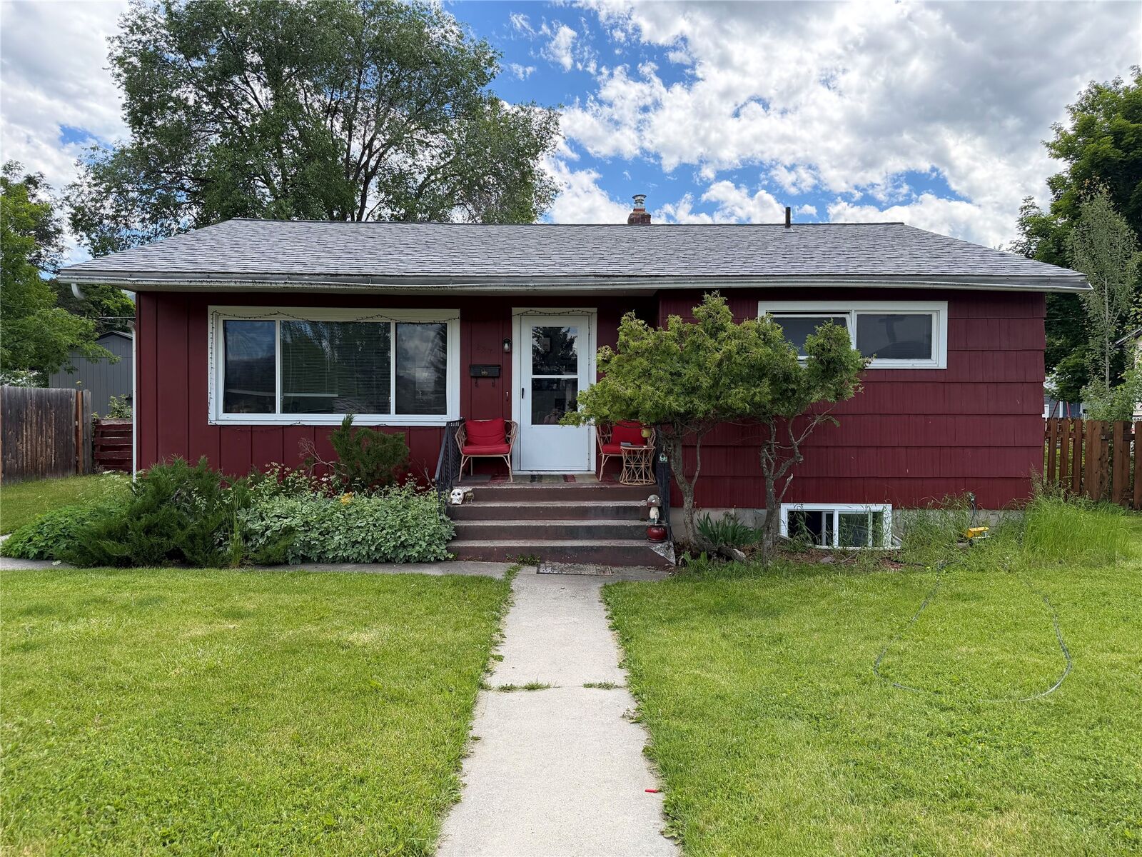 Property Photo: 327 Livingston Avenue MT 59801