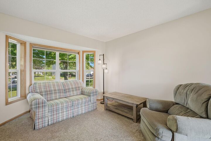 Property Photo:  2208 Saddlebrook Road  MN 55313 