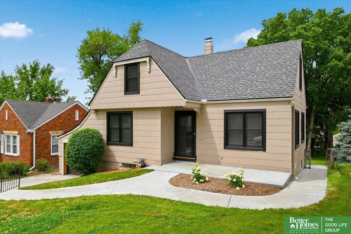 Property Photo:  2130 S 61 Avenue  NE 68106 