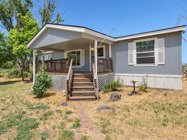 Property Photo: 1245 Davanna Drive OR 97524
