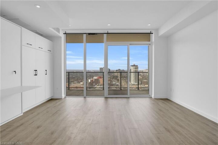 Property Photo:  741 King Street 1711  ON N2G 0E9 