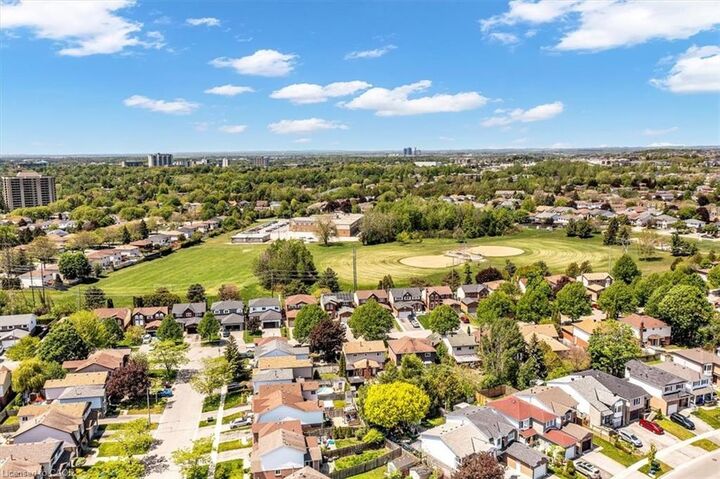 Property Photo: 732 Bennett Crescent ON L1K 1T6