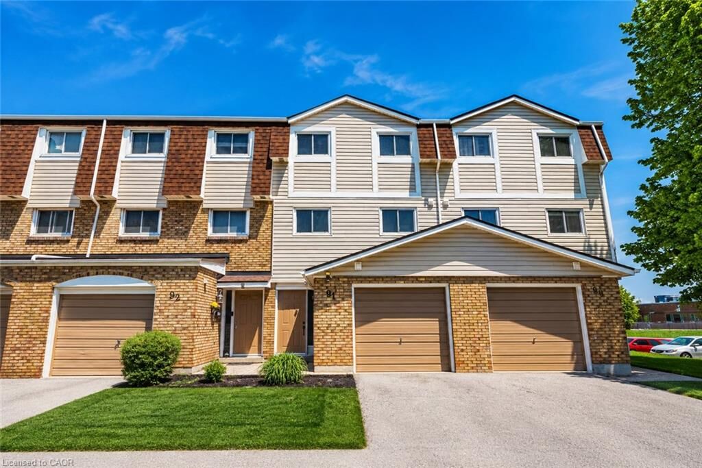 Photo de la propriété:  11 Harrisford Street 91  ON L8K 6L7 