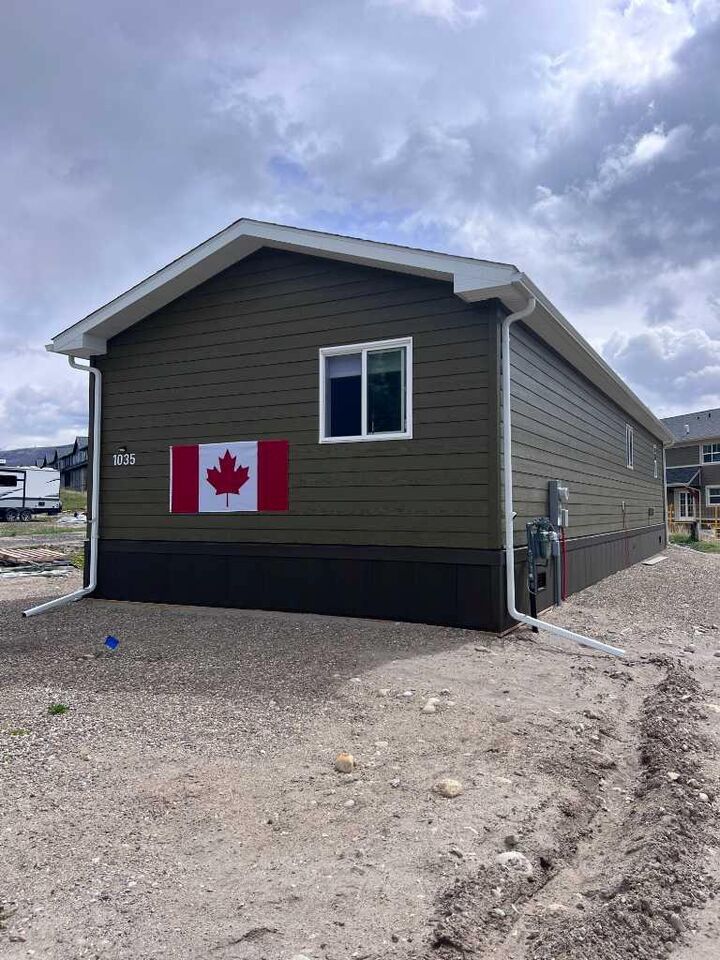 Property Photo: 1035 Lodgepole Street AB T0E 1E0