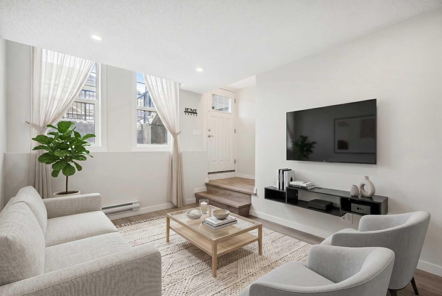 Property Photo:  167 Cranbrook Square SE  AB T3M 3E3 