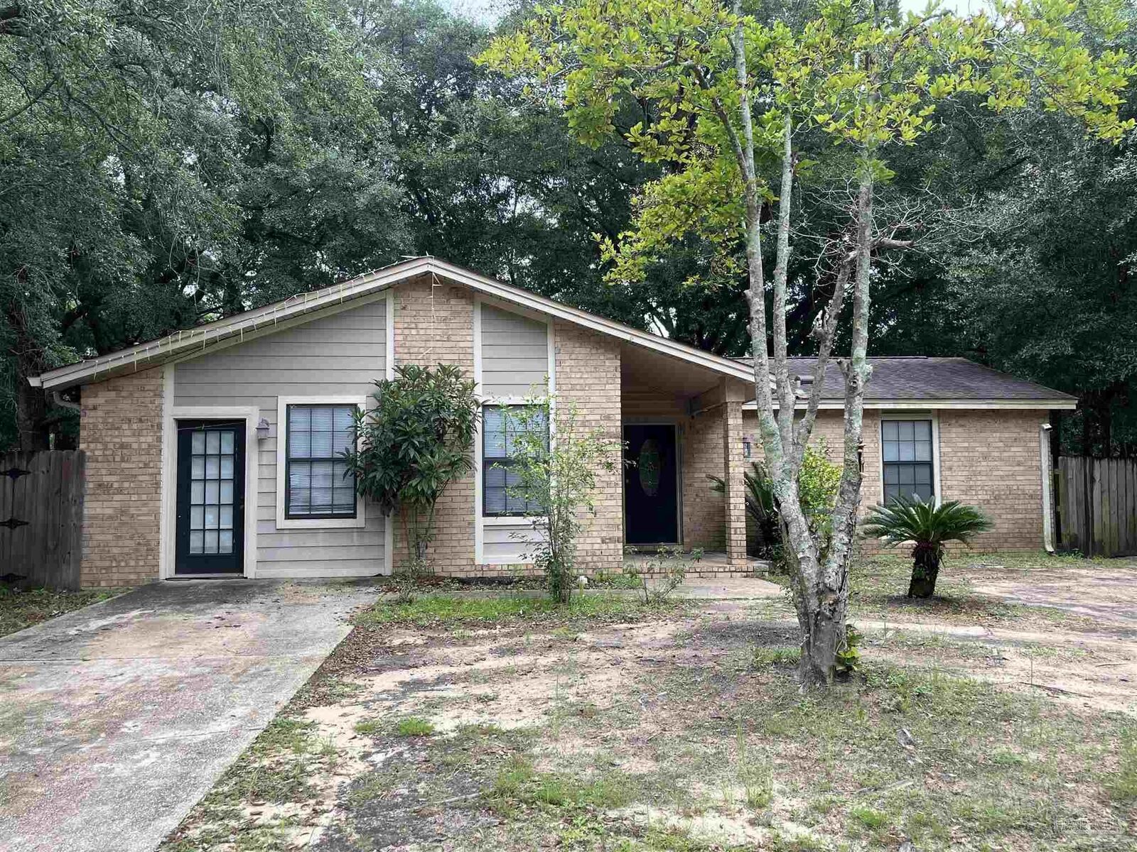 Property Photo: 5898 Independence Dr FL 32570