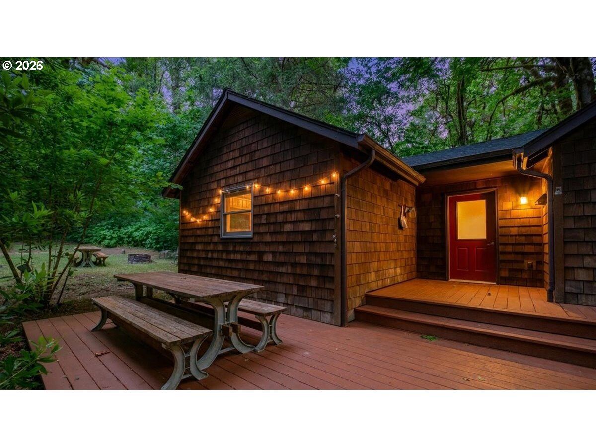 Property Photo: 27059 Cecil Ln OR 97324