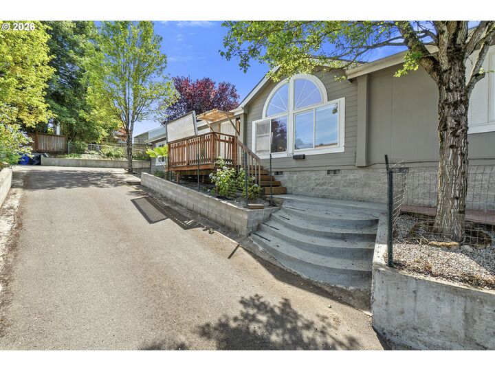 Property Photo: 3228 NE Lombard St OR 97211