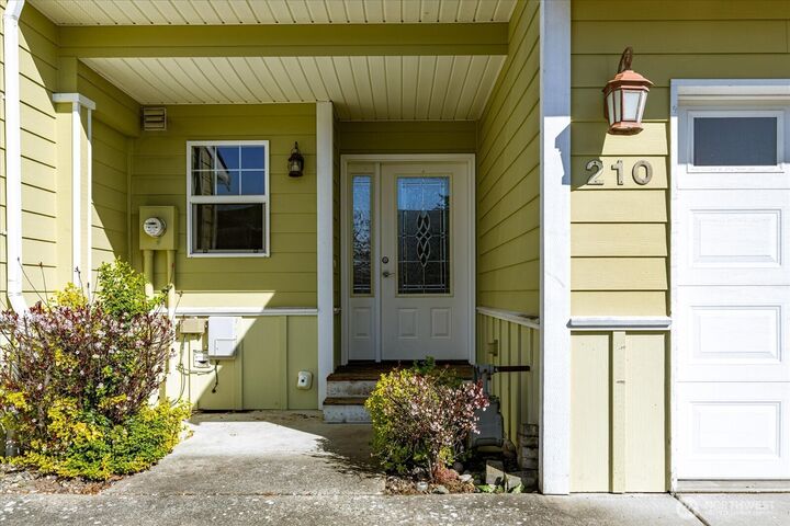 Property Photo: 210 SE Melrose Drive WA 98277